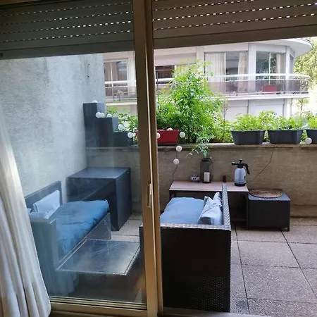 Avec Tres Grande Terrasse. Marais Apartment