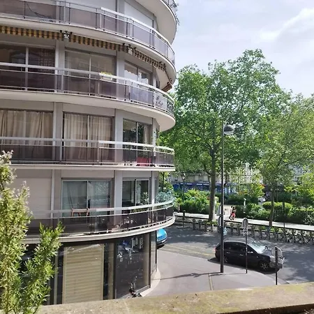 Avec Tres Grande Terrasse. Marais פריז
